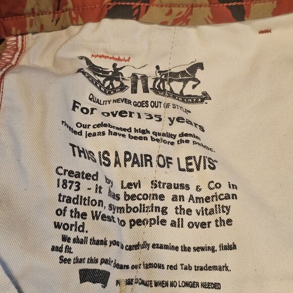 Levi's Men's Leaf Red Camo Belted Snap Cargo Shorts (Waist: 42) - Picture 4 of 6